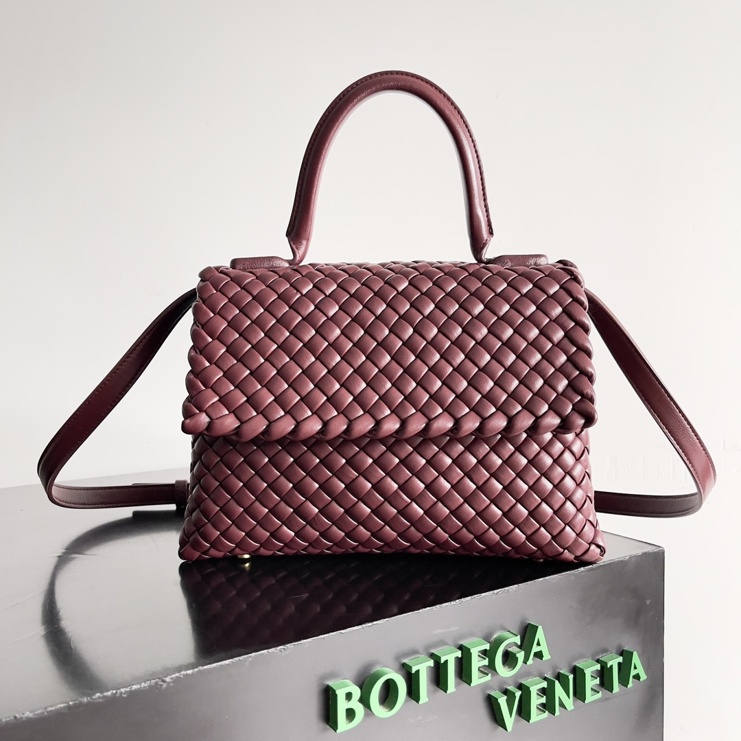 bo*te*ga Ve*ne*ta patti top handle bag