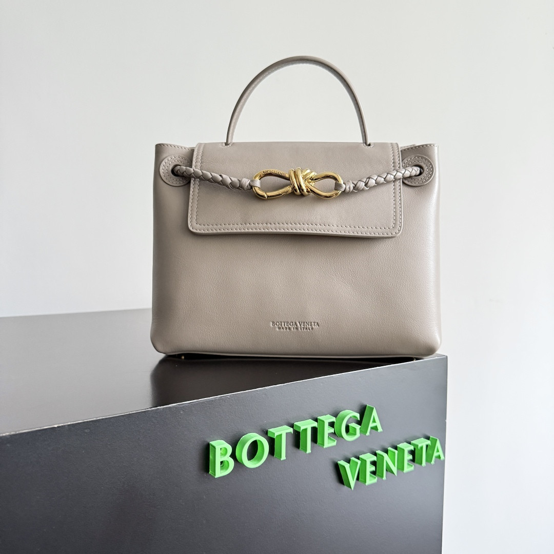 bo*te*ga Ve*ne*ta small ciao ciao- 26*19*10.5cm