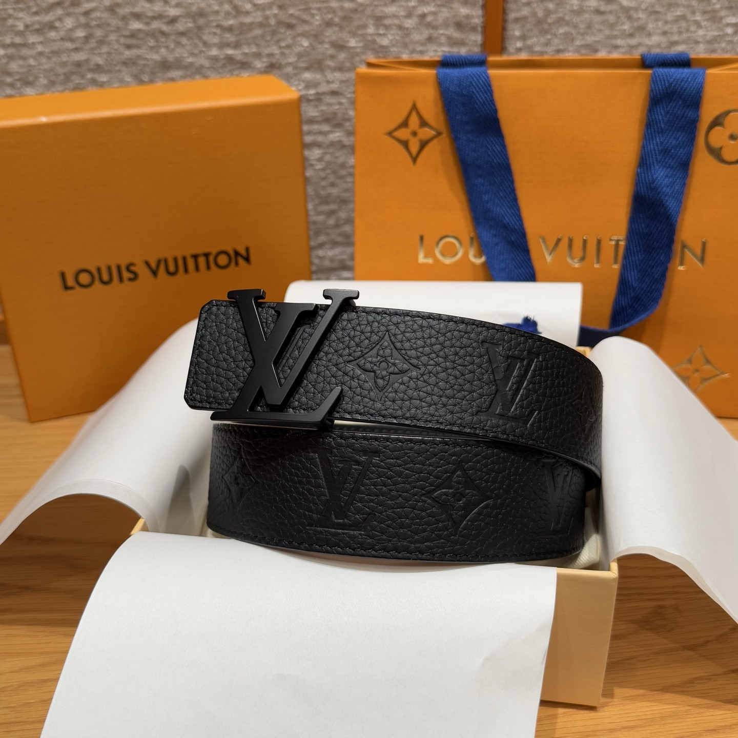 l0*is V*t0n belt